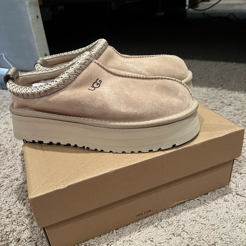 UGGS Women’s Tazz Platform slipper
